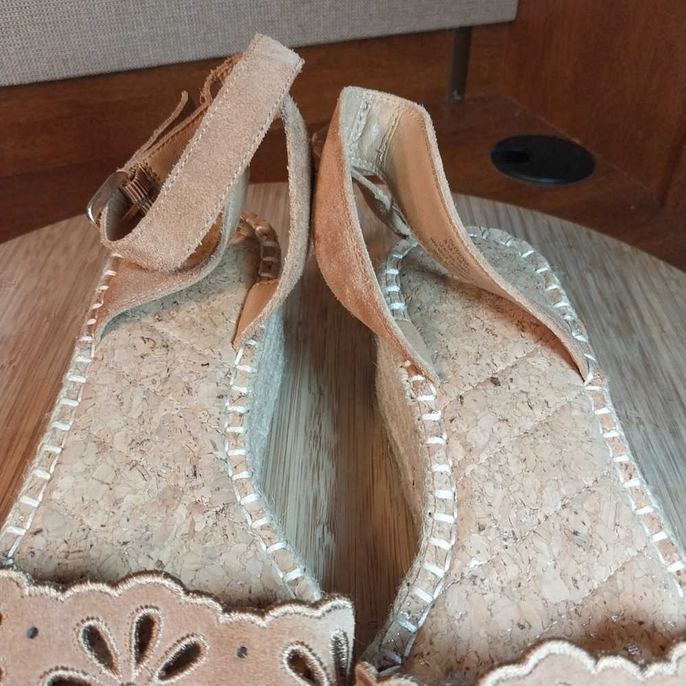 Crown Vintage Espadrille Sandals Size 8M CF-FENTISA Warm Buff Cow Suede Bohemian - Picture 12 of 12
